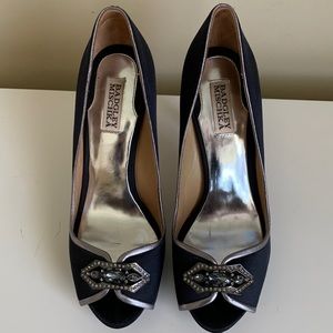 9.5 Badgley Mischka Formslag Jewled piping satin